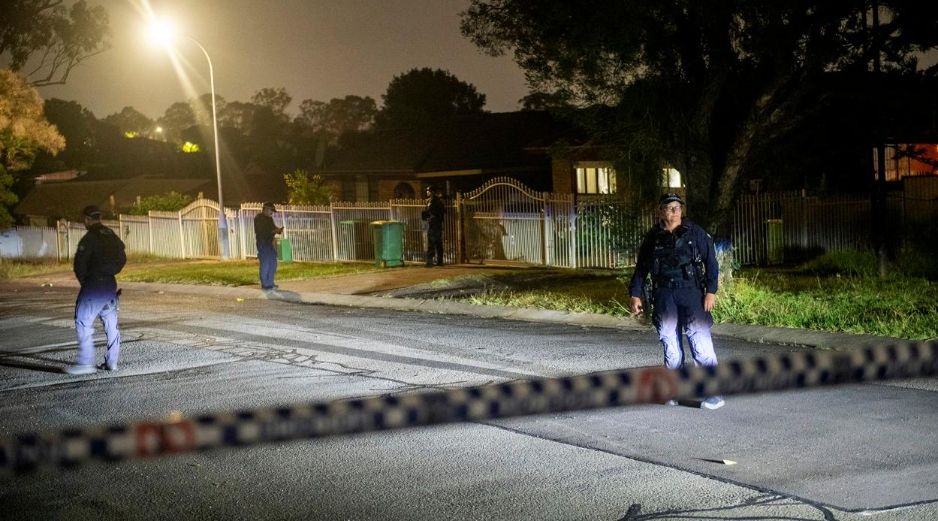 Se establece una escena del crimen en la vivienda de un sospechoso en el suburbio de Bonnyrigg, tras el tiroteo ocurrido en Bondi Beach, Sídney. EFE/EPA/J. Piper