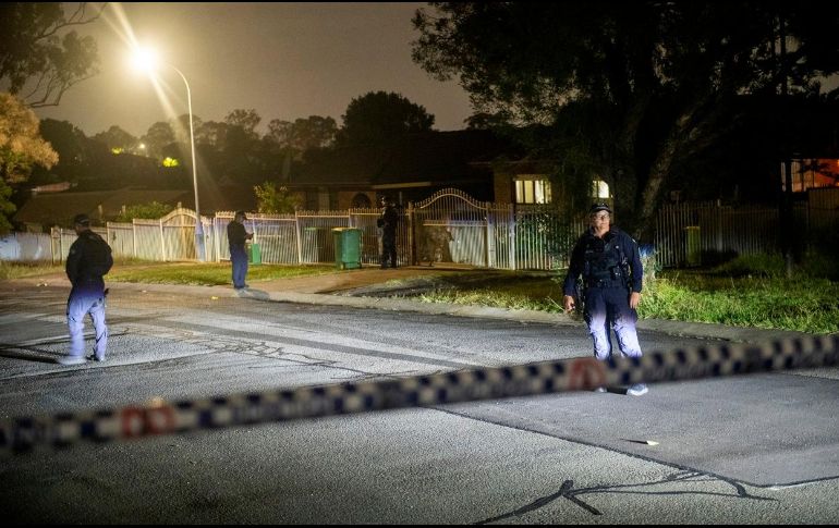 Se establece una escena del crimen en la vivienda de un sospechoso en el suburbio de Bonnyrigg, tras el tiroteo ocurrido en Bondi Beach, Sídney. EFE/EPA/J. Piper