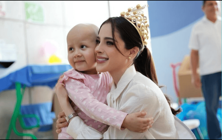 Bosch compartió un video del momento en que visitó a los menores, pacientes del área de oncología, que la recibieron con abrazos y sonrisas. ESPECIAL/Instagram @Fátima Bosch