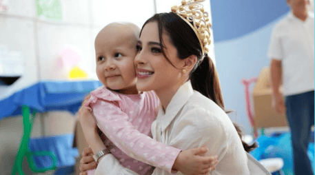 Bosch compartió un video del momento en que visitó a los menores, pacientes del área de oncología, que la recibieron con abrazos y sonrisas. ESPECIAL/Instagram @Fátima Bosch