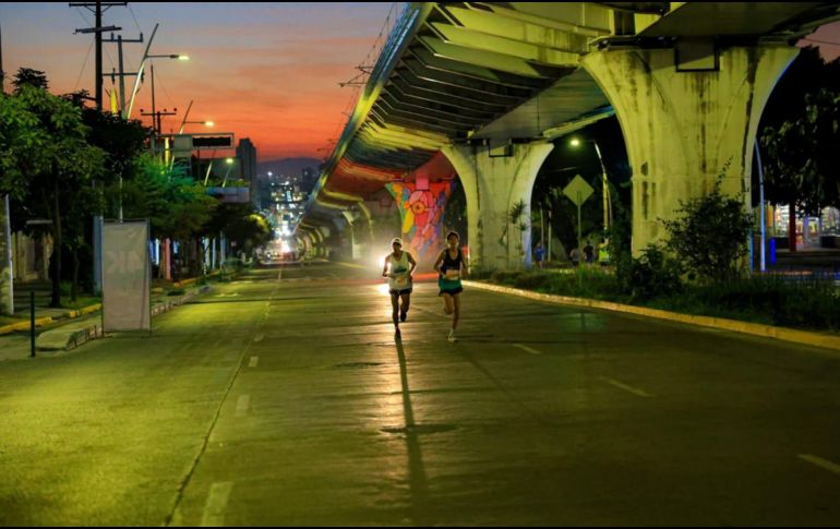 La ruta de 10 kilómetros, trazada por el corazón de la Ciudad de las Niñas y los Niños, ofreció postales únicas. ESPECIAL / Comude Jalisco