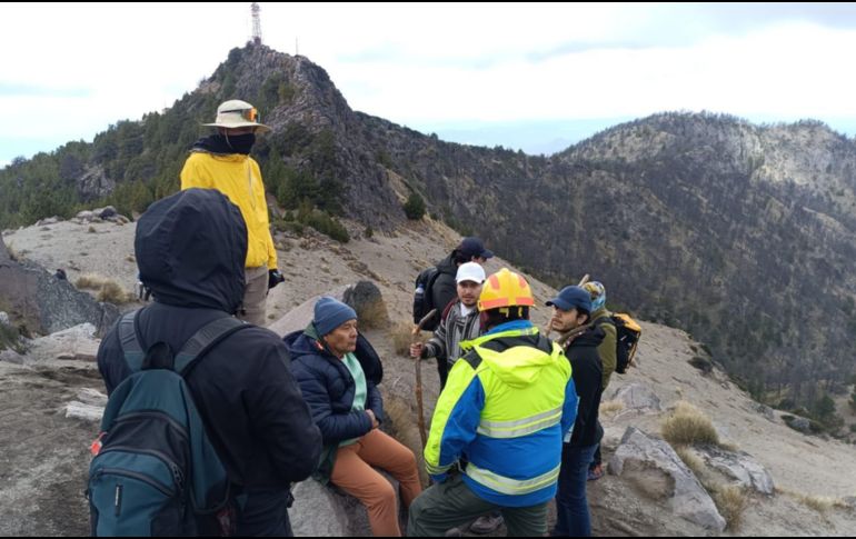 “Se trató de cuatro masculinos de entre 20 y 23 años, originarios de Colima, de los cuales uno presentó mal de montaña y otro más fatiga”, explicó la UEPCBJ. ESPECIAL