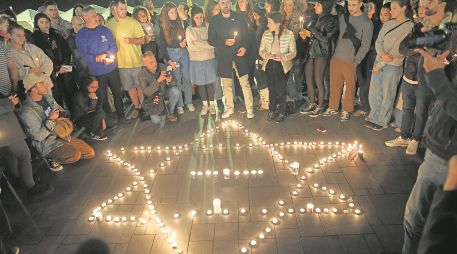 Se montó una vigilia en los alrededores del sitio del atentado. EFE