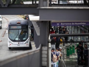 El Peribús, conocido oficialmente como Mi Macro Periférico, realiza diariamente un promedio de 325 mil viajes. EL INFORMADOR / ARCHIVO