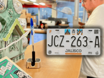 Las únicas placas que podrán circular en la entidad el próximo año son los diseños "Collage" (2019) y "Cabañas", implementado a principios de 2025. ESPECIAL/Gobierno de Jalisco