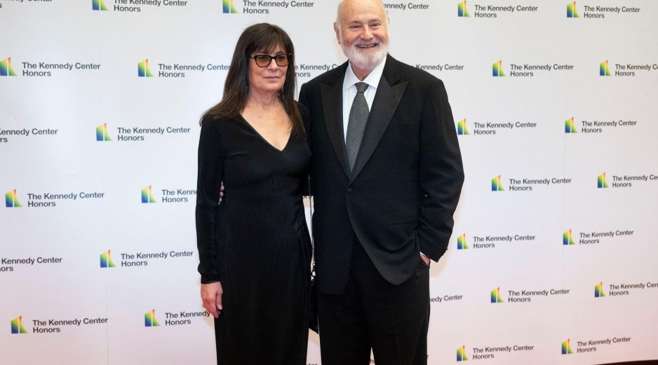 La noticia de la muerte súbita de ambos, y la posterior detención del hijo de la pareja, añade un dolor íntimo que trastoca la comprensión pública de una figura que parecía inamovible. AP/K. Wolf