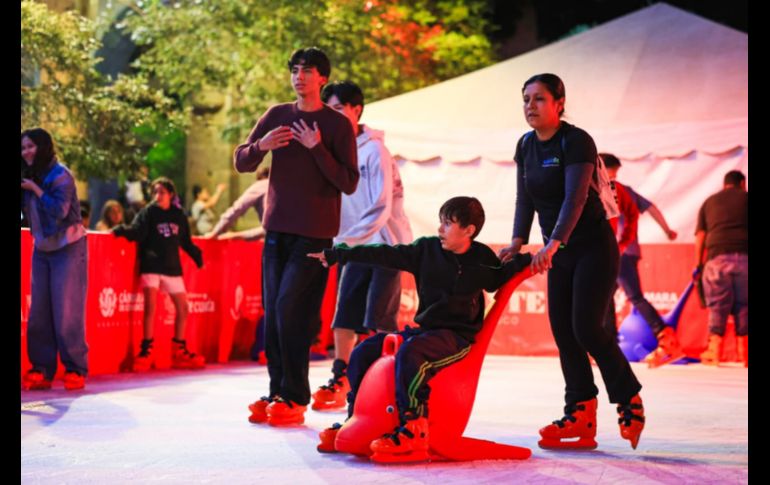 El Gobernador, Pablo Lemus, pidió no perder la “capacidad de impresionarnos” con las decoraciones que adornan el Centro. EL INFORMADOR/ J. Acosta