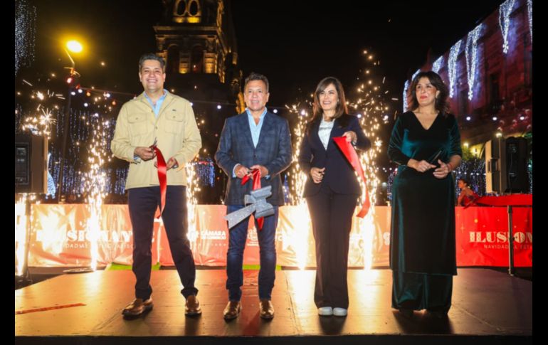 El Gobernador, Pablo Lemus, pidió no perder la “capacidad de impresionarnos” con las decoraciones que adornan el Centro. EL INFORMADOR/ J. Acosta