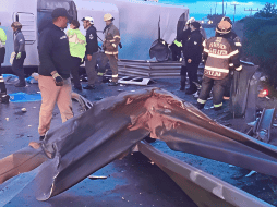 El chofer de la unidad siniestrada, circulaba a exceso de velocidad, con el pavimento mojado y con su capacidad al tope de pasajeros. SUN / ESPECIAL