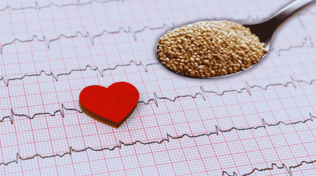 Debido a sus nutrientes, la quinoa colabora en el control del colesterol, mejorando la circulación sanguínea y previniendo la formación de coágulos. ESPECIAL / CANVA