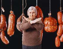 Los embutidos poseen una gran cantidad de sodio (sal) algo que interfiere en el normal funcionamiento de los riñones. ESPECIAL / CANVA