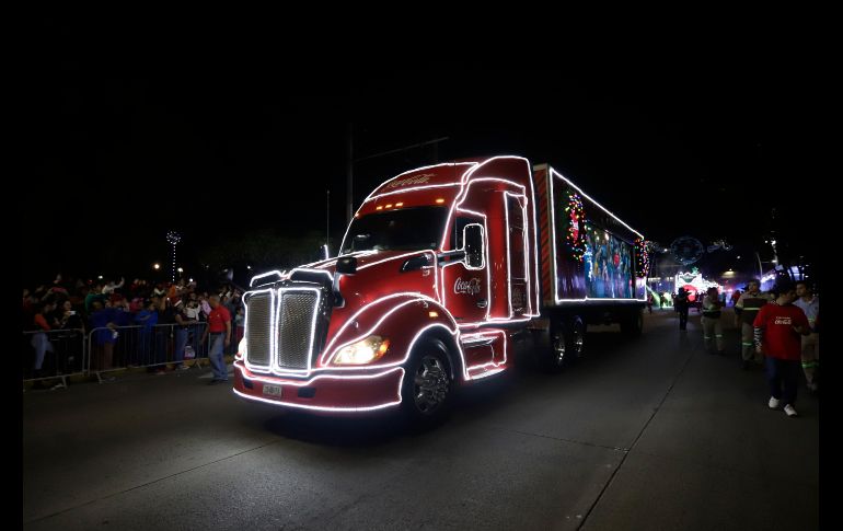 Con luces y tradición, la Caravana Coca-Cola reafirma su lugar como uno de los eventos más esperados de diciembre. EL INFORMADOR/ARCHIVO