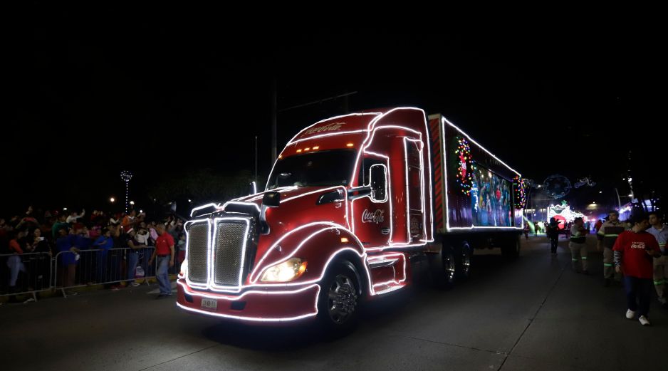 Con luces y tradición, la Caravana Coca-Cola reafirma su lugar como uno de los eventos más esperados de diciembre. EL INFORMADOR/ARCHIVO
