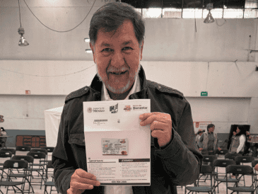 "Feliz Feliciano, ya me llegó mi tarjeta del bienestar", expresó en la publicación Fernández Noroña. ESPECIAL