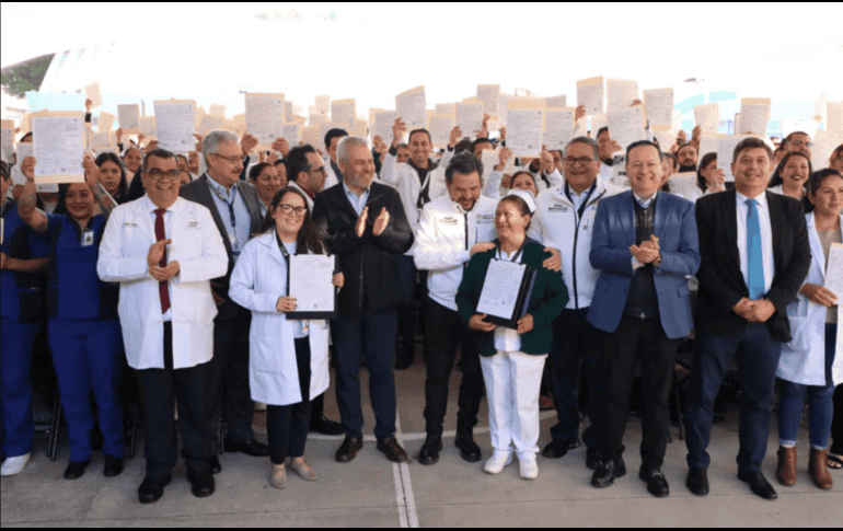 Del total de personal contratado por parte del IMSS en Michoacán se cuentan 126 son mujeres y 143 hombres, entre médicas, médicos, enfermeras, enfermeros, paramédicos y personal de apoyo. X / @zoerobledo