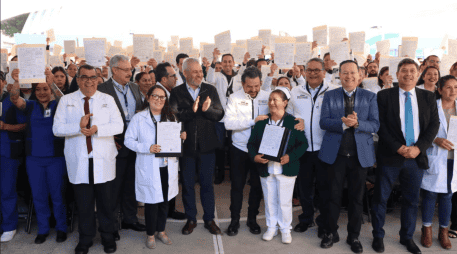 Del total de personal contratado por parte del IMSS en Michoacán se cuentan 126 son mujeres y 143 hombres, entre médicas, médicos, enfermeras, enfermeros, paramédicos y personal de apoyo. X / @zoerobledo