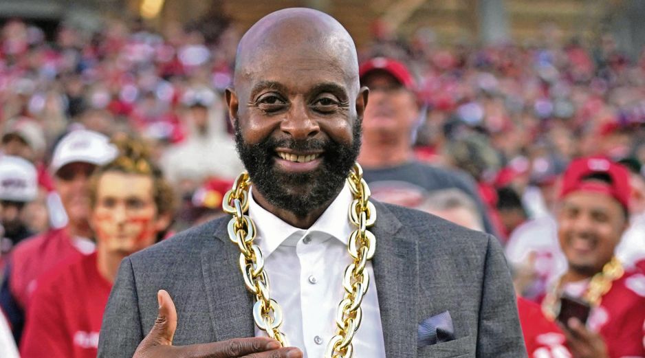 El exreceptor ayudó a los 49ers a ganar tres de los cinco Super Bowls con los que cuenta la franquicia. AFP