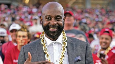 El exreceptor ayudó a los 49ers a ganar tres de los cinco Super Bowls con los que cuenta la franquicia. AFP