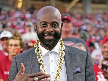 El exreceptor ayudó a los 49ers a ganar tres de los cinco Super Bowls con los que cuenta la franquicia. AFP