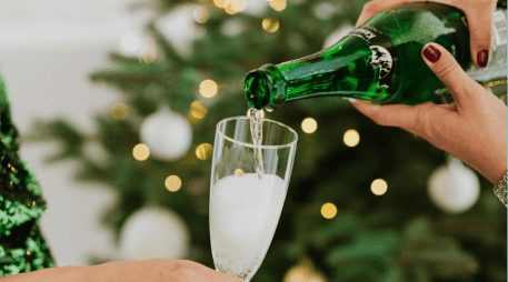 Las autoridades llaman a moderar el consumo durante la cena navideña, así como en posadas y reuniones entre amigos y familiares. ESPECIAL/Canva