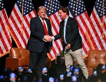 El presidente Donald Trump, junto al presentador Tucker Carlson, en una imagen de archivo. AFP
