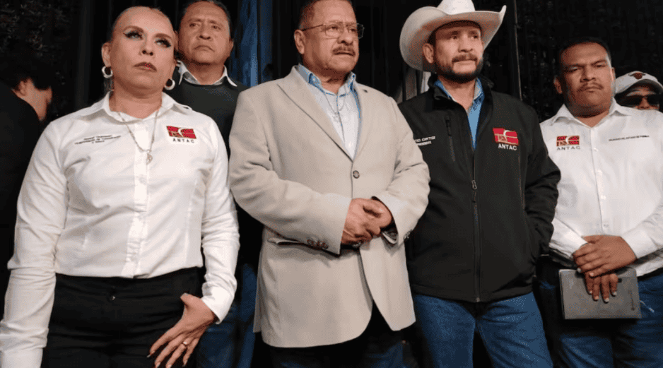 Se espera que en 15 días tengan otra reunión los transportistas con el Gobierno federal en la Segob para revisar un refuerzo de la vigilancia en carreteras. ESPECIAL