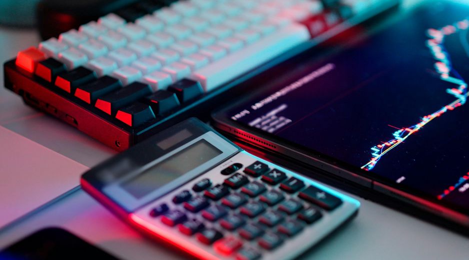 El impuesto se aplica únicamente al excedente y no al total percibido. UNSPLASH/Jakub Żerdzicki