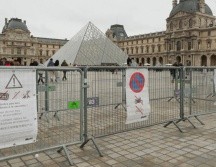 Las rejas en la Galería de Apolo volverán a colocarse antes de Navidad. EFE/E. Sapiña Manchard