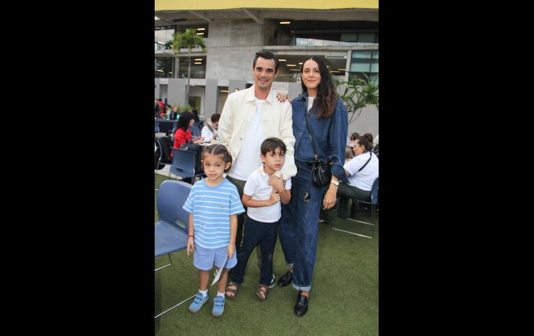 Sebastián Llanos, Dana Gómez, Rafaella y Maximiliano Llanos. GENTE BIEN JALISCO / E. Escamilla