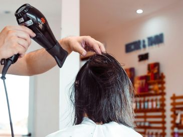 ¿Qué cortes de cabello ayudan a rejuvenecer? UNSPLASH / N. FLOR