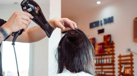 ¿Qué cortes de cabello ayudan a rejuvenecer? UNSPLASH / N. FLOR