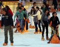 Las pistas de hielo navideñas en CDMX y Edomex combinan diversión, espíritu invernal y opciones accesibles para todas las edades. NOTIMEX/ARCHIVO