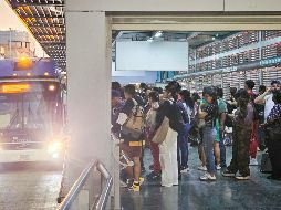 El profesor del Centro Universitario de Tonalá, Ulises Estrada, comentó que esta alza pegará un tercio de la población que actualmente se mueve en transporte público. EL INFORMADOR/ ARCHIVO