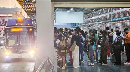El profesor del Centro Universitario de Tonalá, Ulises Estrada, comentó que esta alza pegará un tercio de la población que actualmente se mueve en transporte público. EL INFORMADOR/ ARCHIVO