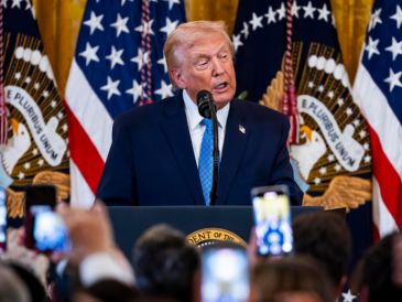 Autoridades de EU acusan a buques de mover petróleo iraní con maniobras engañosas. EFE/JIM LO SCALZO