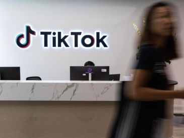 Trump no anunció una nueva prórroga para TikTok más allá del 16 de diciembre, pero firmó una orden ejecutiva el 25 de septiembre que ataba las manos del Departamento de Justicia hasta el 23 de enero. EFE/H. HWEE