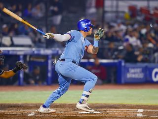 Bligh Madris pegó de hit en la octava para producir la carrera definitiva. CORTESÍA/Charros de Jalisco
