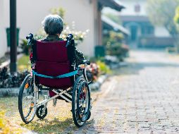 Al menos el 16 % de adultos mayores en el país están en una situación de abandono. UNSPLASH /  S. HWG