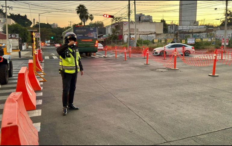 Lemus pidió a la constructora ponerse a trabajar en los días en el que el tráfico baja considerablemente por las fiestas decembrinas. ESPECIAL/Policía Vial Jalisco