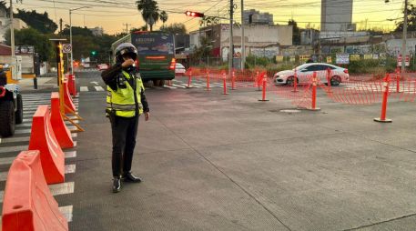 Lemus pidió a la constructora ponerse a trabajar en los días en el que el tráfico baja considerablemente por las fiestas decembrinas. ESPECIAL/Policía Vial Jalisco