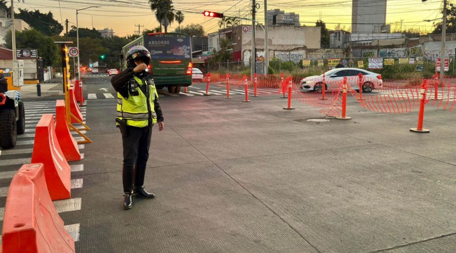 Lemus pidió a la constructora ponerse a trabajar en los días en el que el tráfico baja considerablemente por las fiestas decembrinas. ESPECIAL/Policía Vial Jalisco