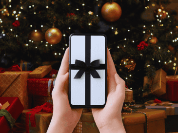 Casi dos terceras partes de los consumidores en México prevé apoyarse en la IA para inspirarse al momento de elegir obsequios en esta temporada. ESPECIAL / CANVA