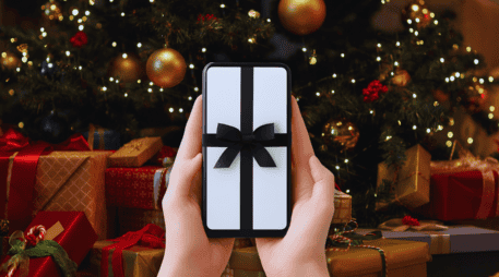 Casi dos terceras partes de los consumidores en México prevé apoyarse en la IA para inspirarse al momento de elegir obsequios en esta temporada. ESPECIAL / CANVA