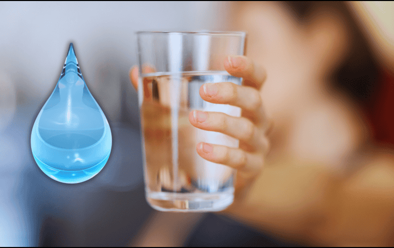 El agua constituye cerca de las dos terceras partes del peso del cuerpo humano, 65% dentro de las células y 35% en espacios extracelulares. ESPECIAL / CANVA