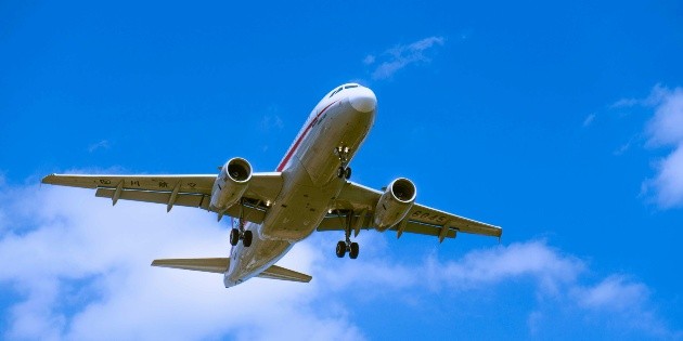 Piloto retiene avi&oacute;n con pasajeros en el AICM tras ser despedido