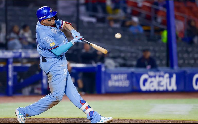 Japhet Amador pegó dos jonrones para llegar a 135 en la Liga Mexicana del Pacífico; un récord entre peloteros activos. CORTESÍA/Charros de Jalisco
