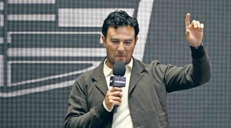 El mexicano vuelve al Gran Circo con el mismo número pero con un nuevo proyecto deportivo de la mano de Cadillac. AFP