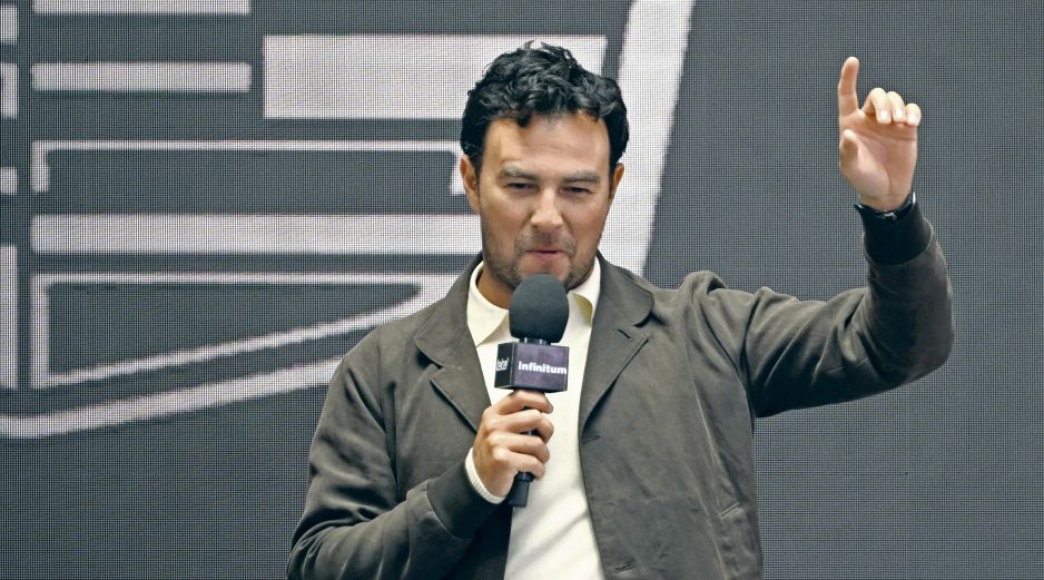 El mexicano vuelve al Gran Circo con el mismo número pero con un nuevo proyecto deportivo de la mano de Cadillac. AFP