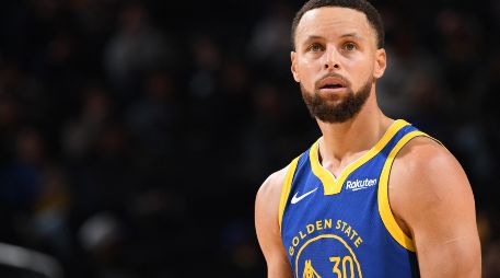 Mientras Stephen Curry siga lanzando, la historia seguirá escribiéndose a su favor. AFP / ARCHIVO