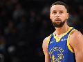 Mientras Stephen Curry siga lanzando, la historia seguirá escribiéndose a su favor. AFP / ARCHIVO